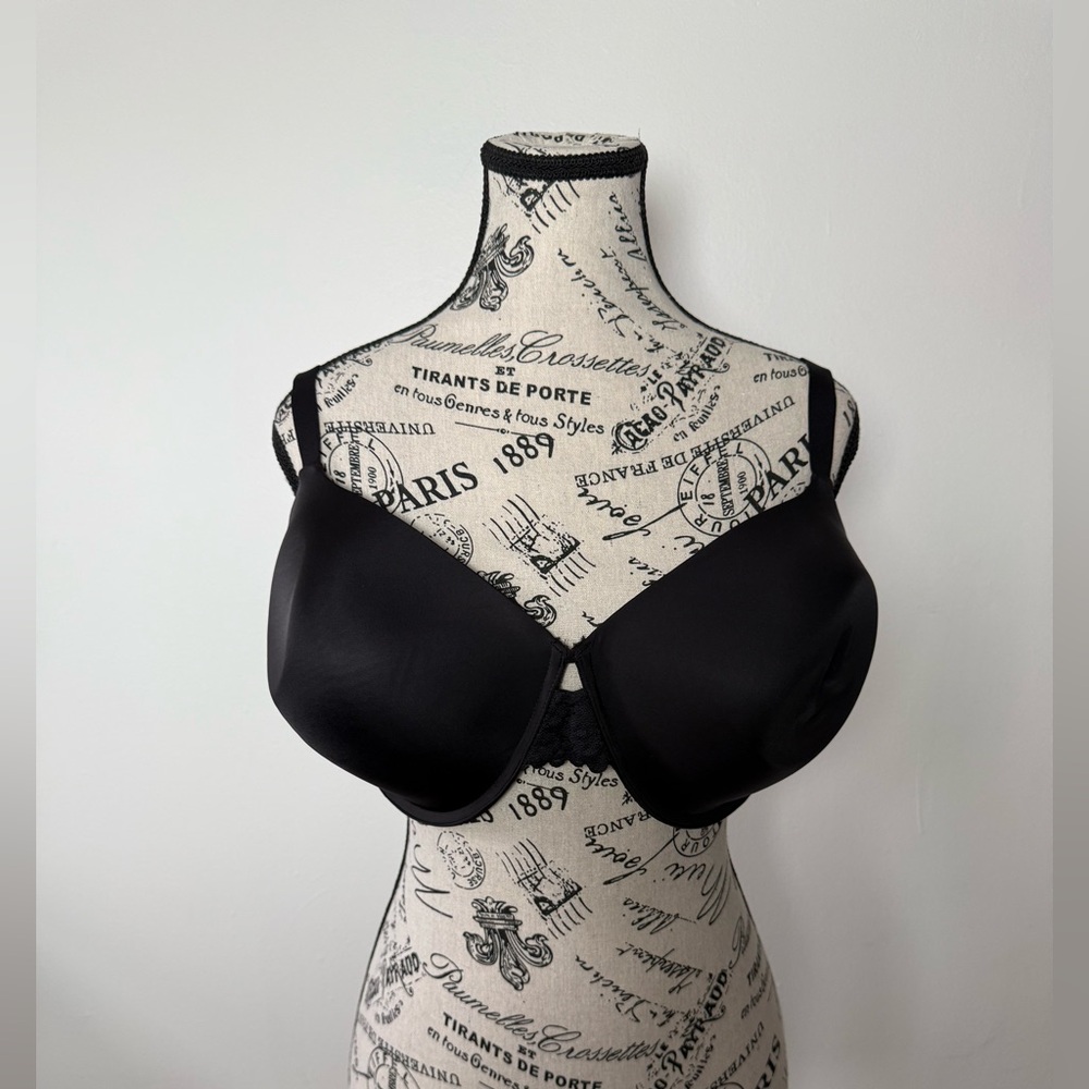 Maidenform Black Lace‎ padded bra.